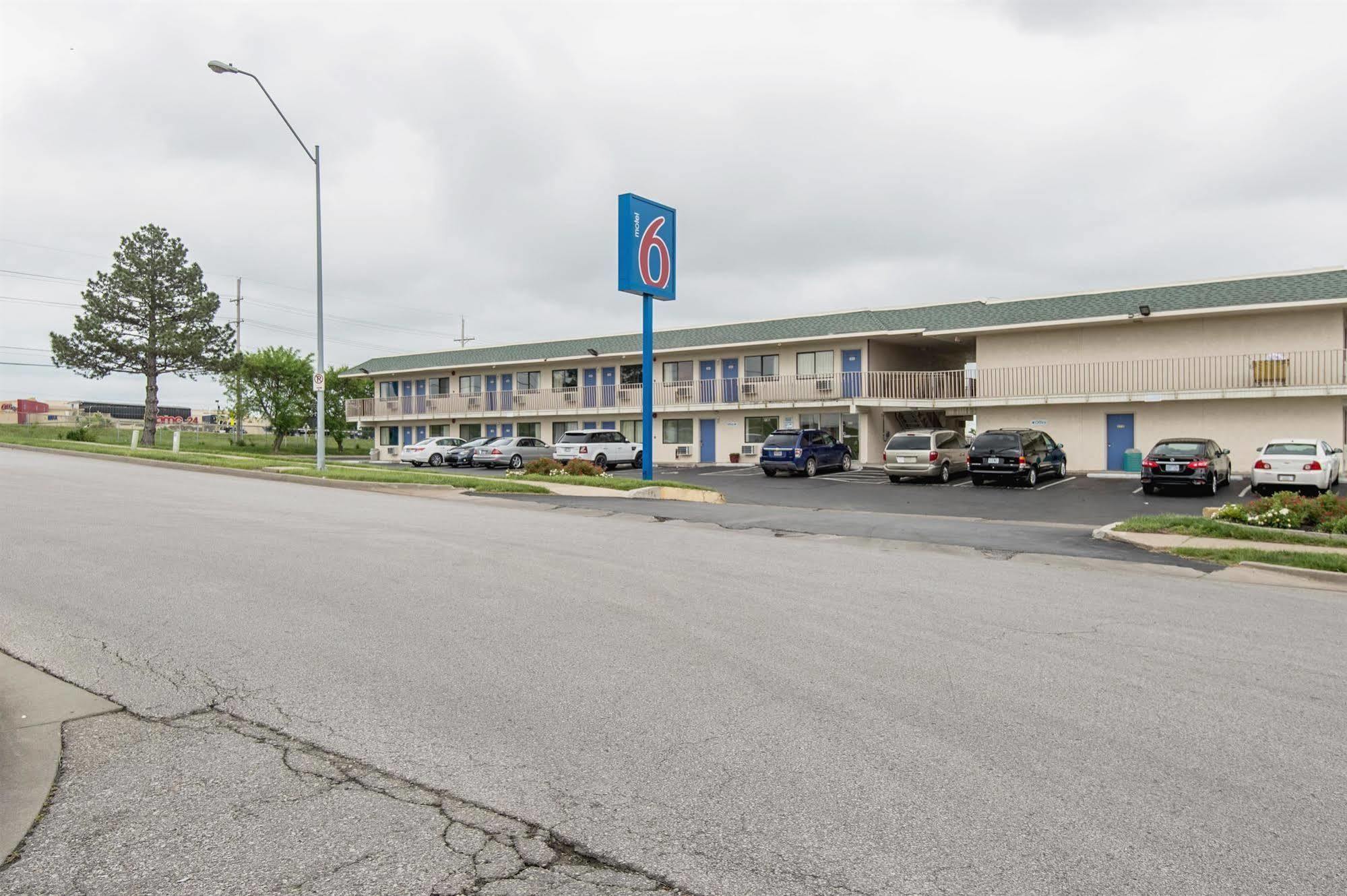 Motel 6 Kansas City, Mo - Airport Extérieur photo